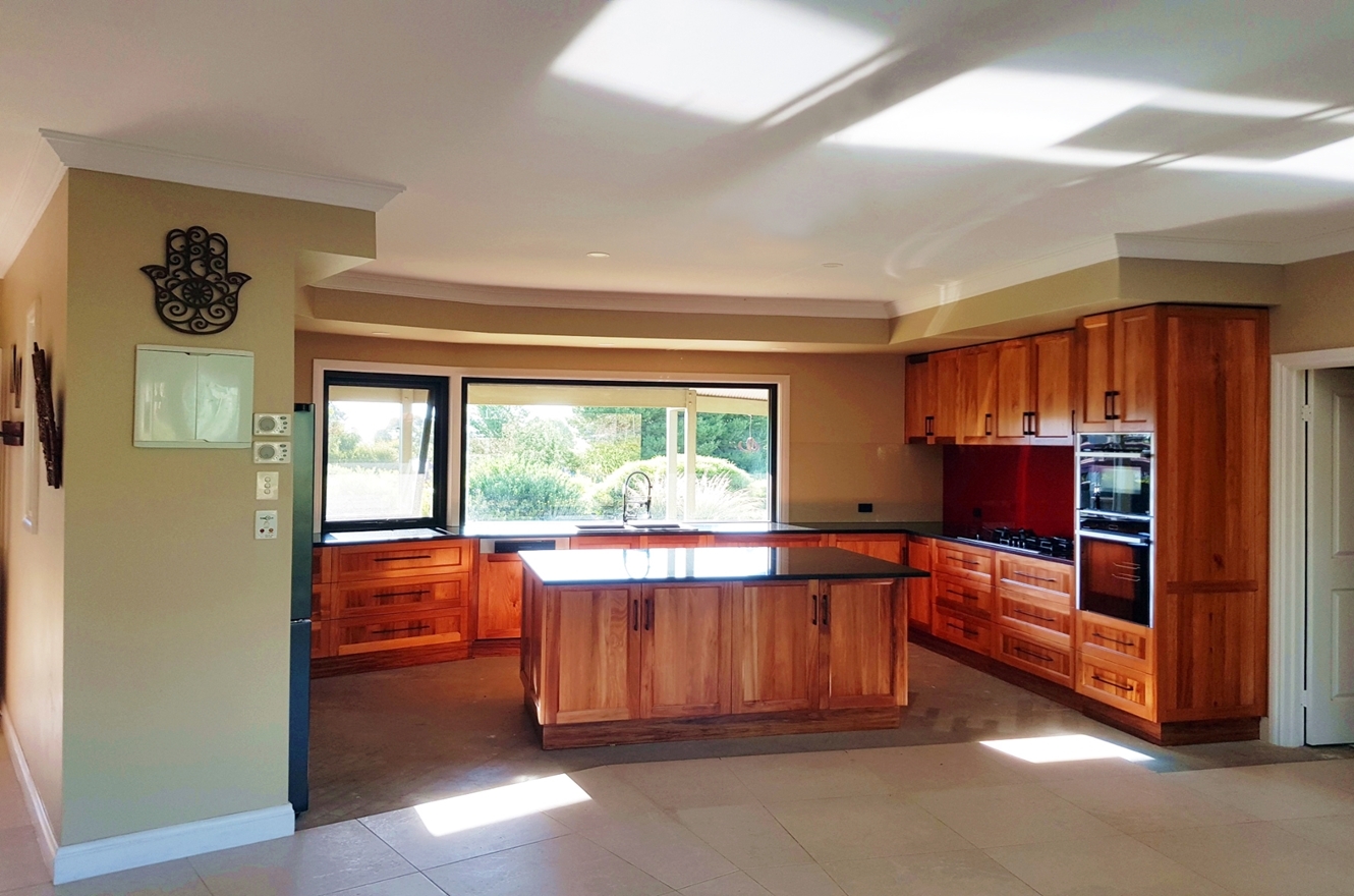 Solid Timber kitchens of American Oak and Black Galaxy Granite by Adelaide’s Compass Kitchens at Willunga plus McLaren Flat, McLaren Vale, Victor Harbor, Goolwa, Port Elliot, Encounter Bay, Mount Compass, Myponga and Meadows